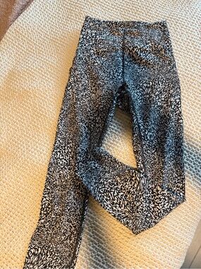 Lululemon Wunder Under Leggings | Black & White Print | Size 2